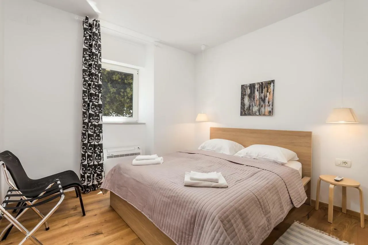Rika Apartments On The Seaside 0*, Ika Croatia